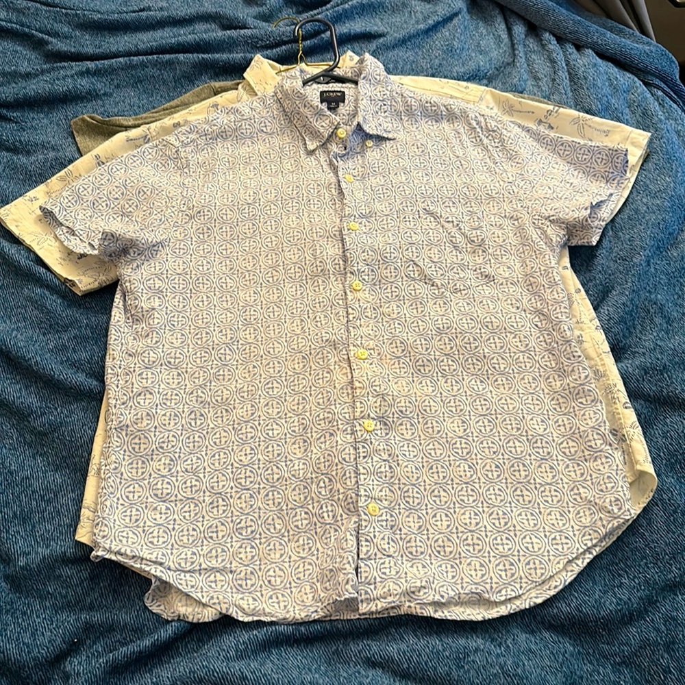 J.Crew men’s size medium short sleeve button up shirt casual blue